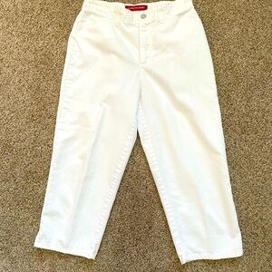 Gloria Vanderbilt Crisp White Capri pants